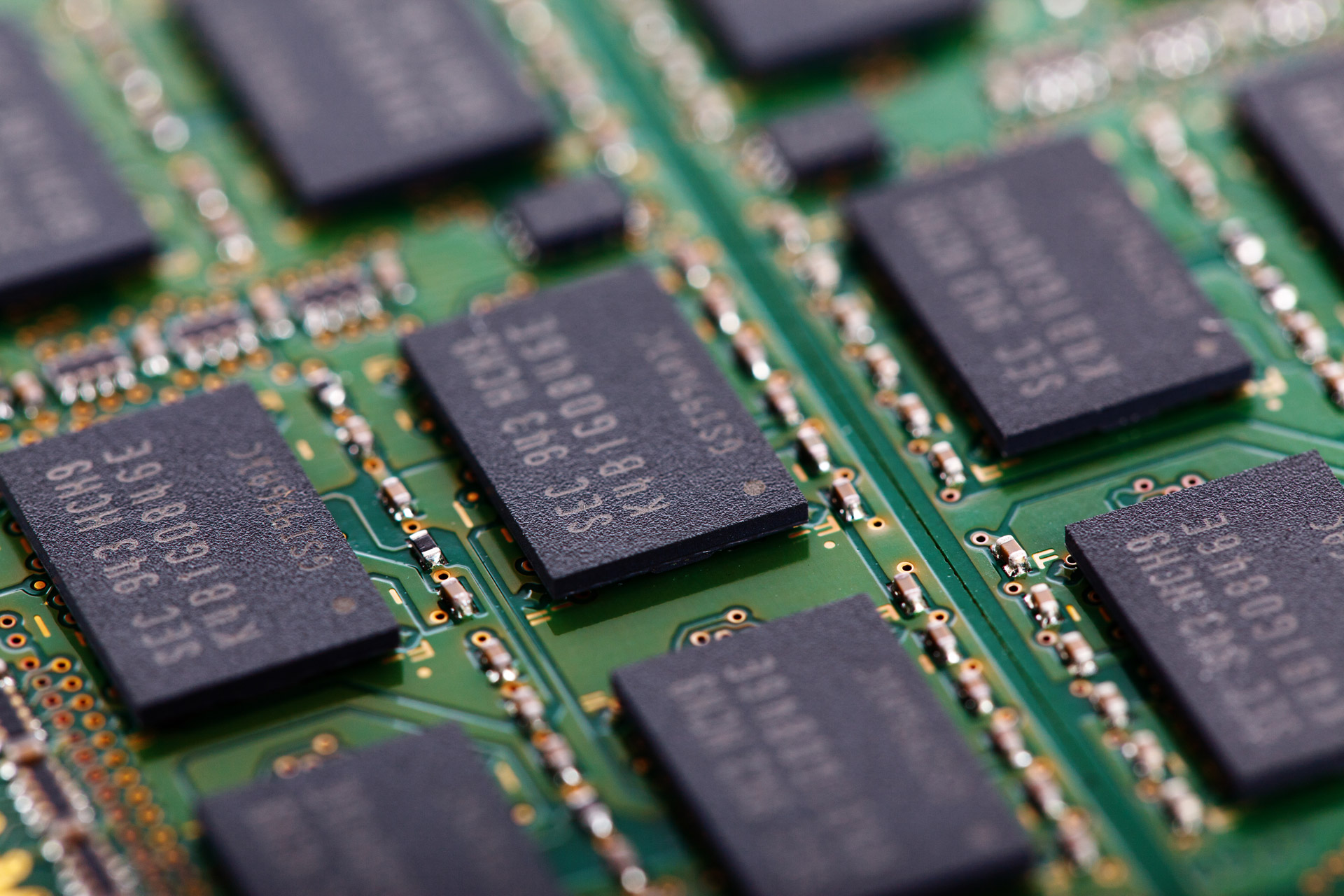 https://www.silicon.es/wp-content/uploads/2016/06/computer-memory-chips.jpg