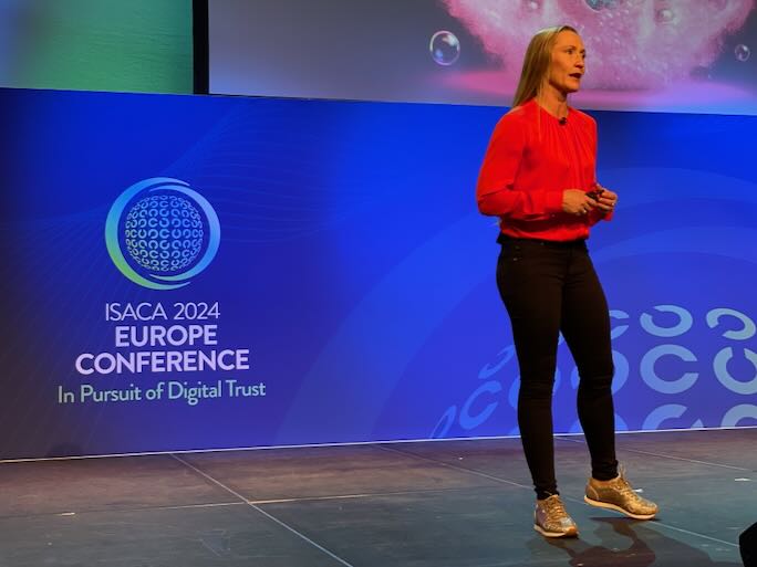 Elin Hauge, Futurista, Experta en Inteligencia Artificial y Estratega Empresarial Elin Hauge, Futurista, Experta en Inteligencia Artificial y Estratega Empresarial