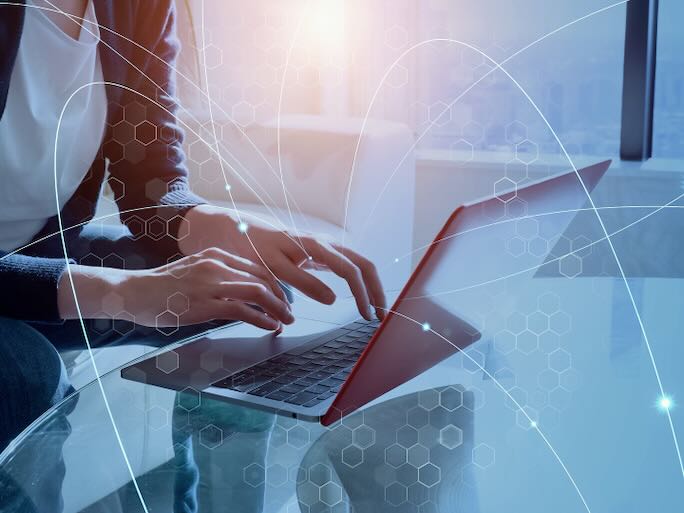 Zoom AI Companion 2.0 lidera en accesibilidad, transcripción y colaboración, según TestDevLab