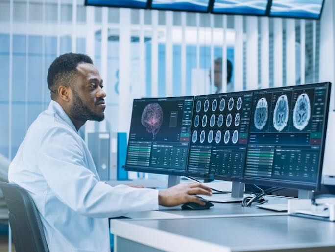Kyndryl y Microsoft lanzan Dragon Copilot para transformar la sanidad con IA